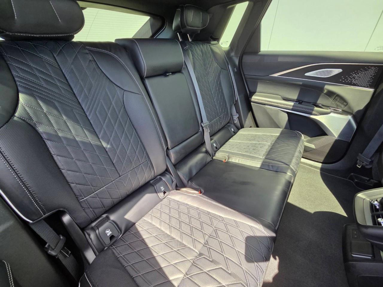 2026 Cadillac LYRIQ 4dr LYRIQ-V Premium Photo