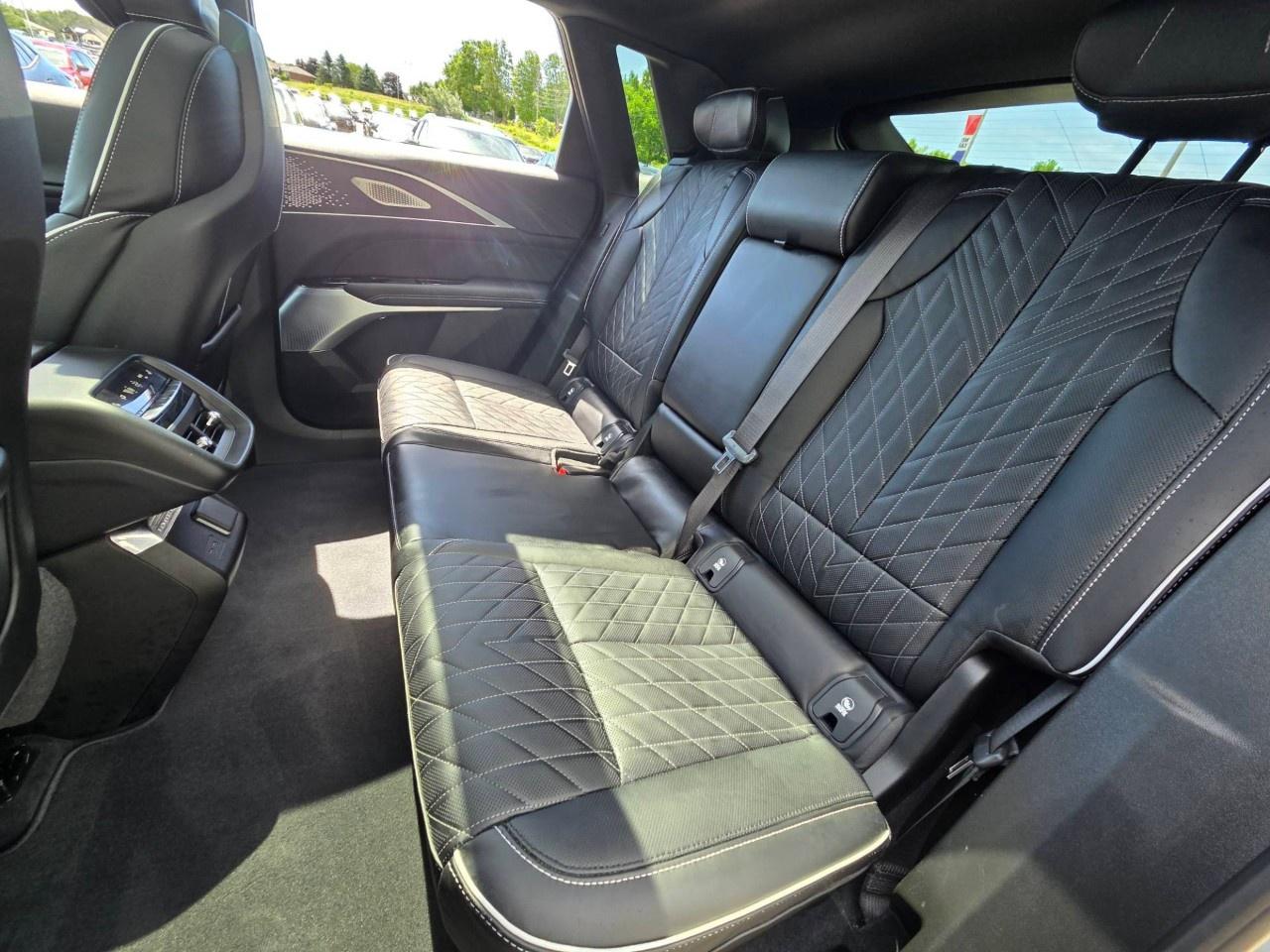 2026 Cadillac LYRIQ 4dr LYRIQ-V Premium Photo