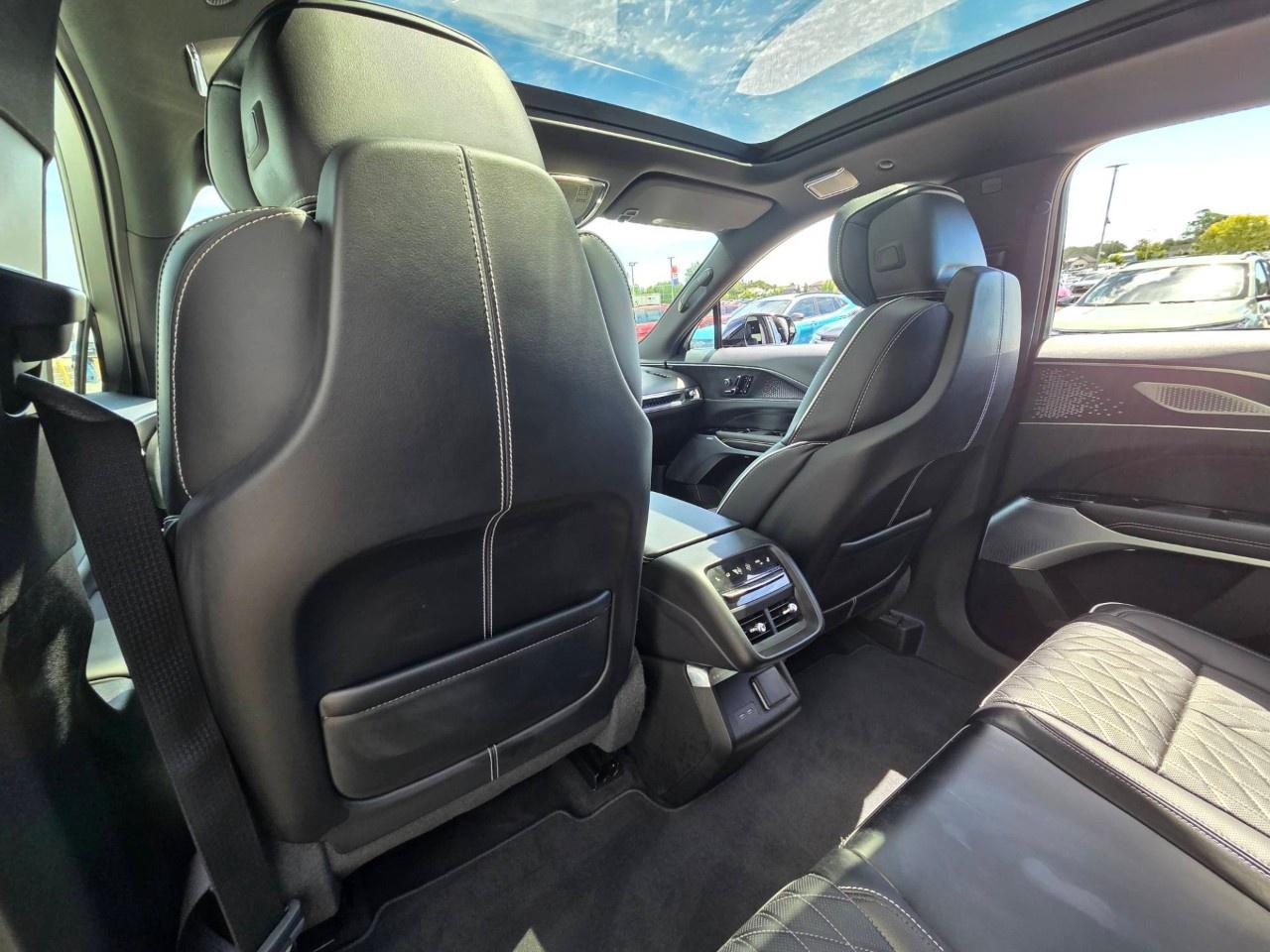 2026 Cadillac LYRIQ 4dr LYRIQ-V Premium Photo