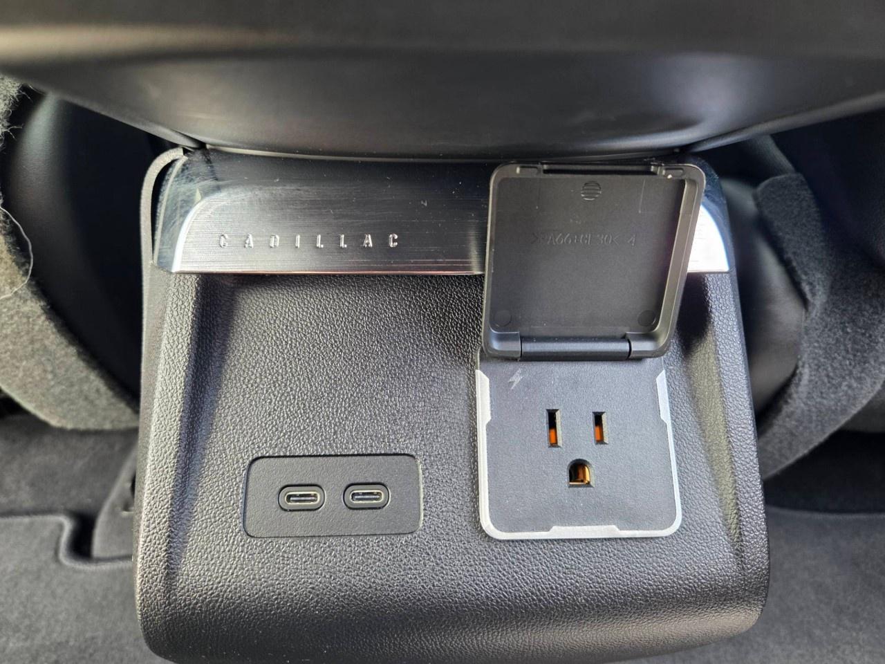 2026 Cadillac LYRIQ 4dr LYRIQ-V Premium Photo