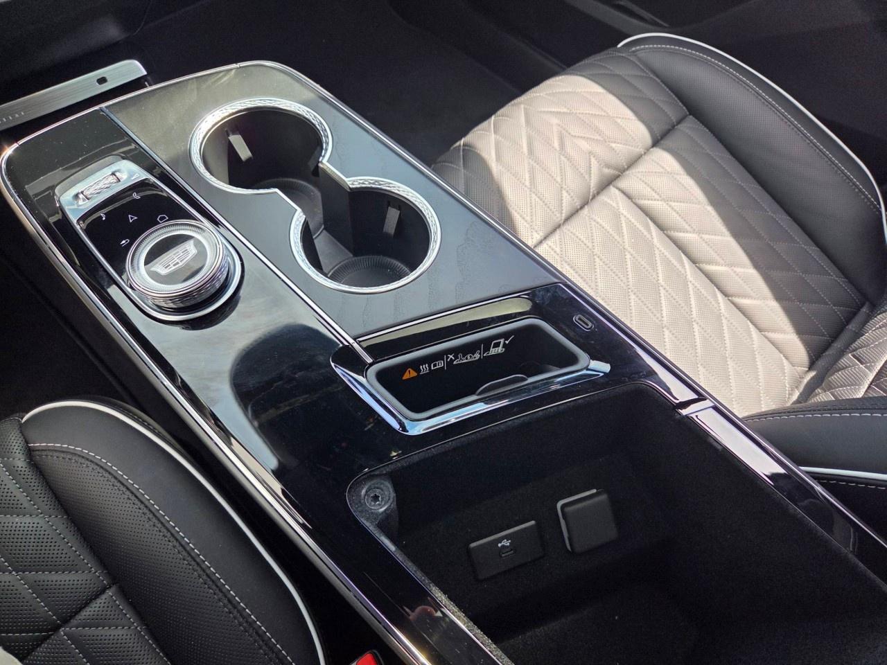 2026 Cadillac LYRIQ 4dr LYRIQ-V Premium Photo