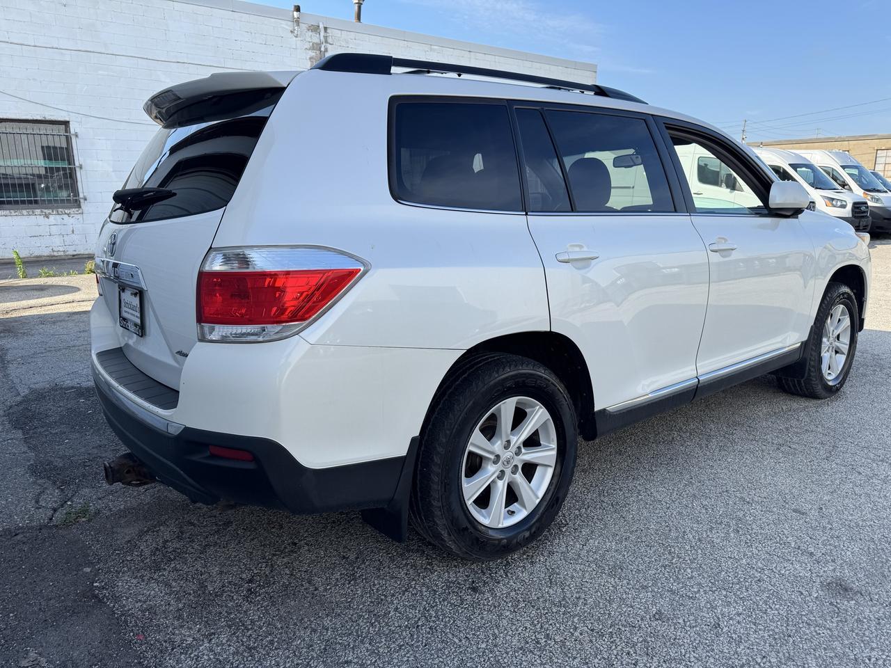 2012 Toyota Highlander  - Photo #6