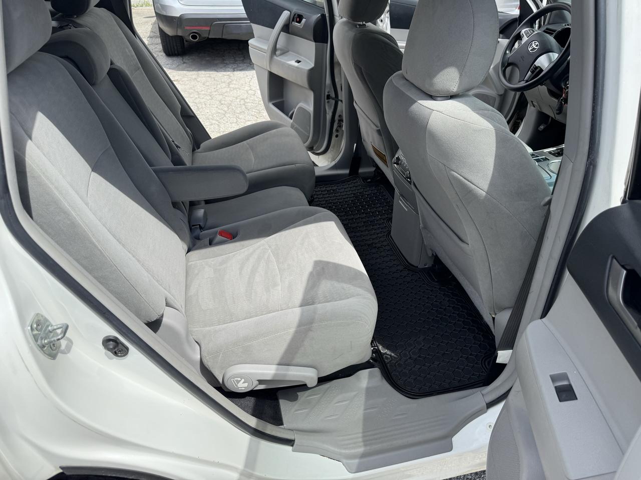 2012 Toyota Highlander  - Photo #18