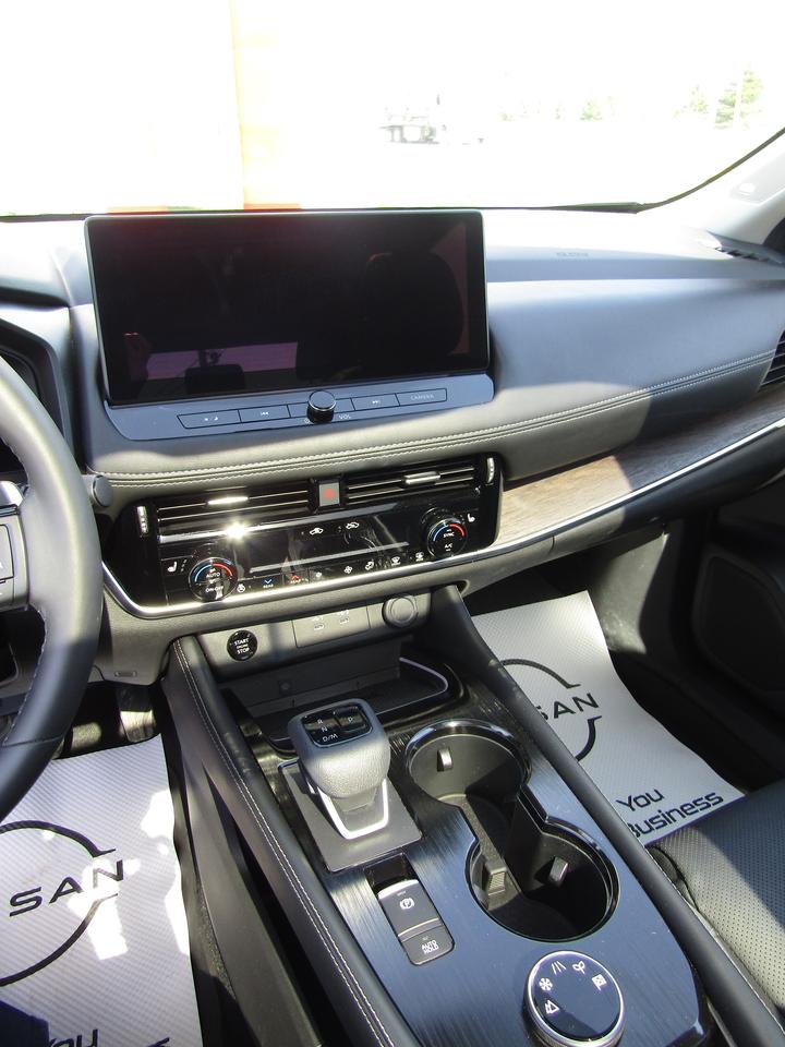2025 Nissan Rogue Platinum Photo