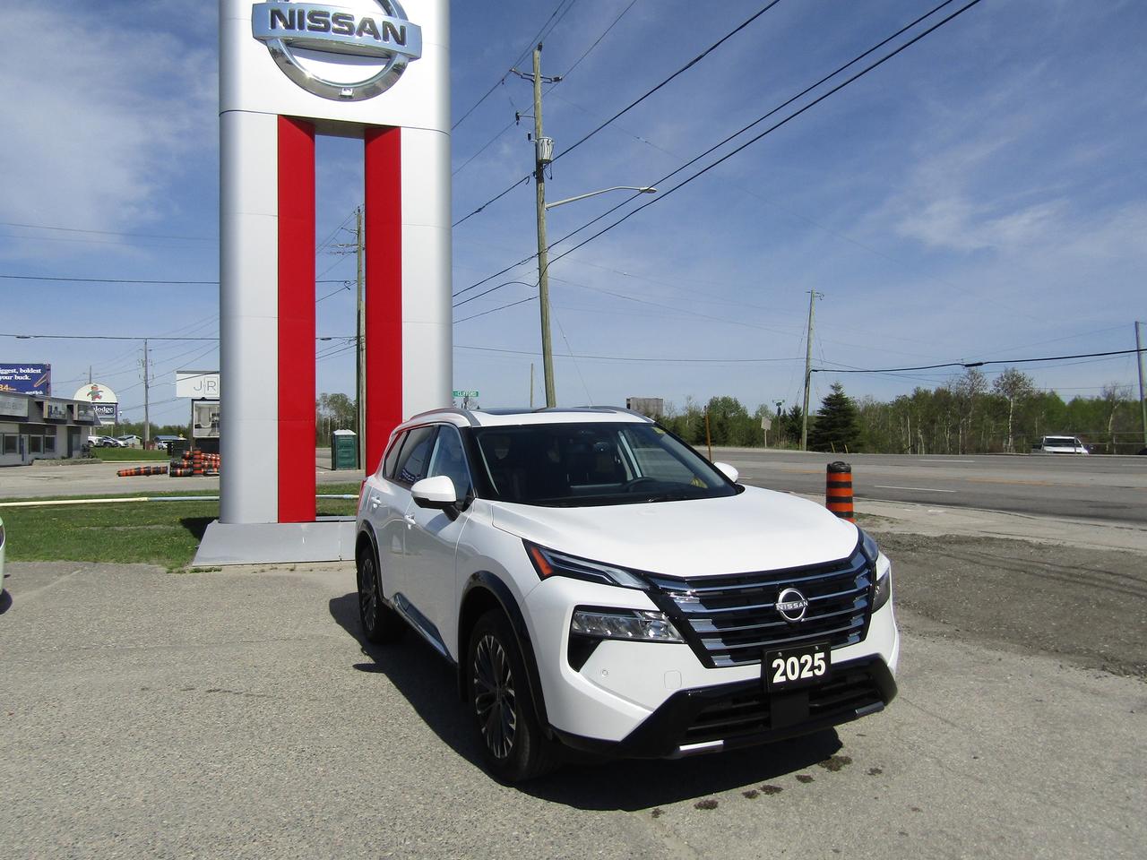 2025 Nissan Rogue Platinum Photo2