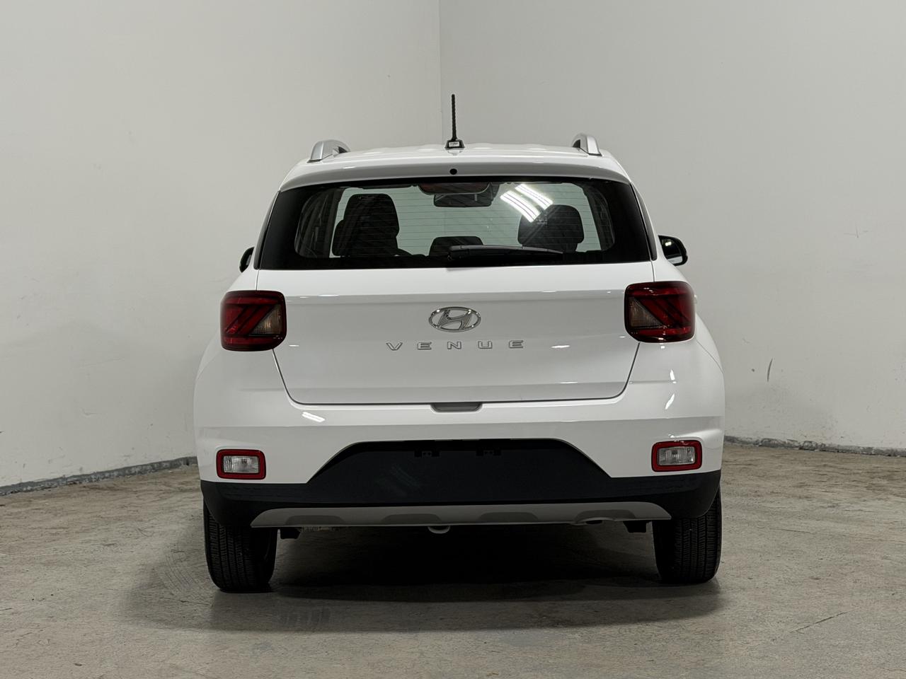 2025 Hyundai Venue PREFERRED Photo3