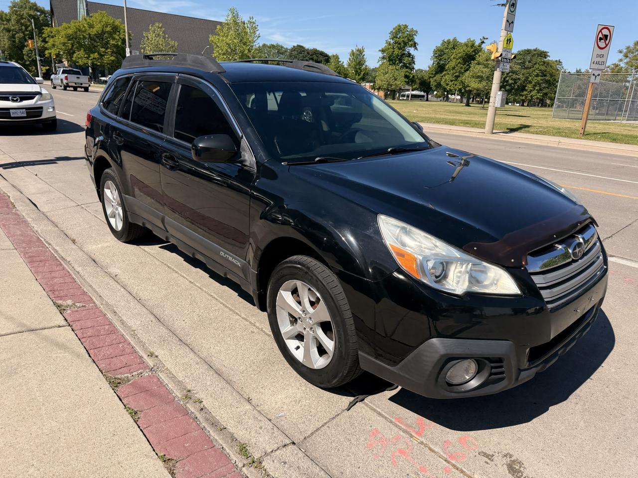 2013 Subaru Outback 3.6R w/Limited Pkg Photo4