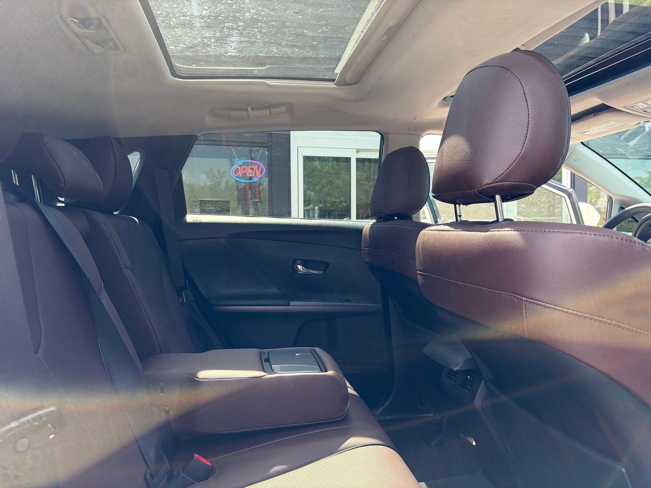 2016 Toyota Venza XLE Redwood Edition Photo