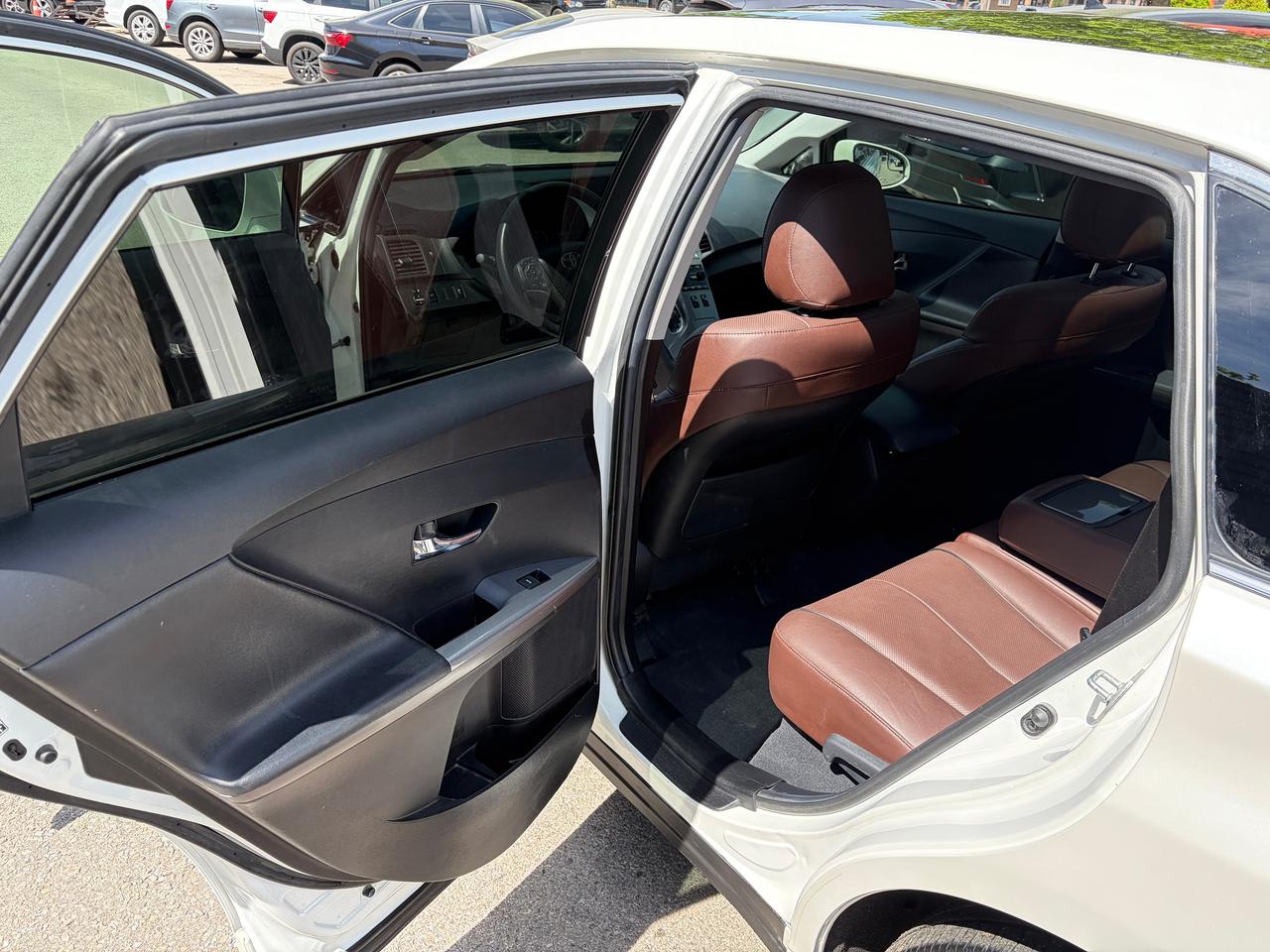 2016 Toyota Venza XLE Redwood Edition Photo