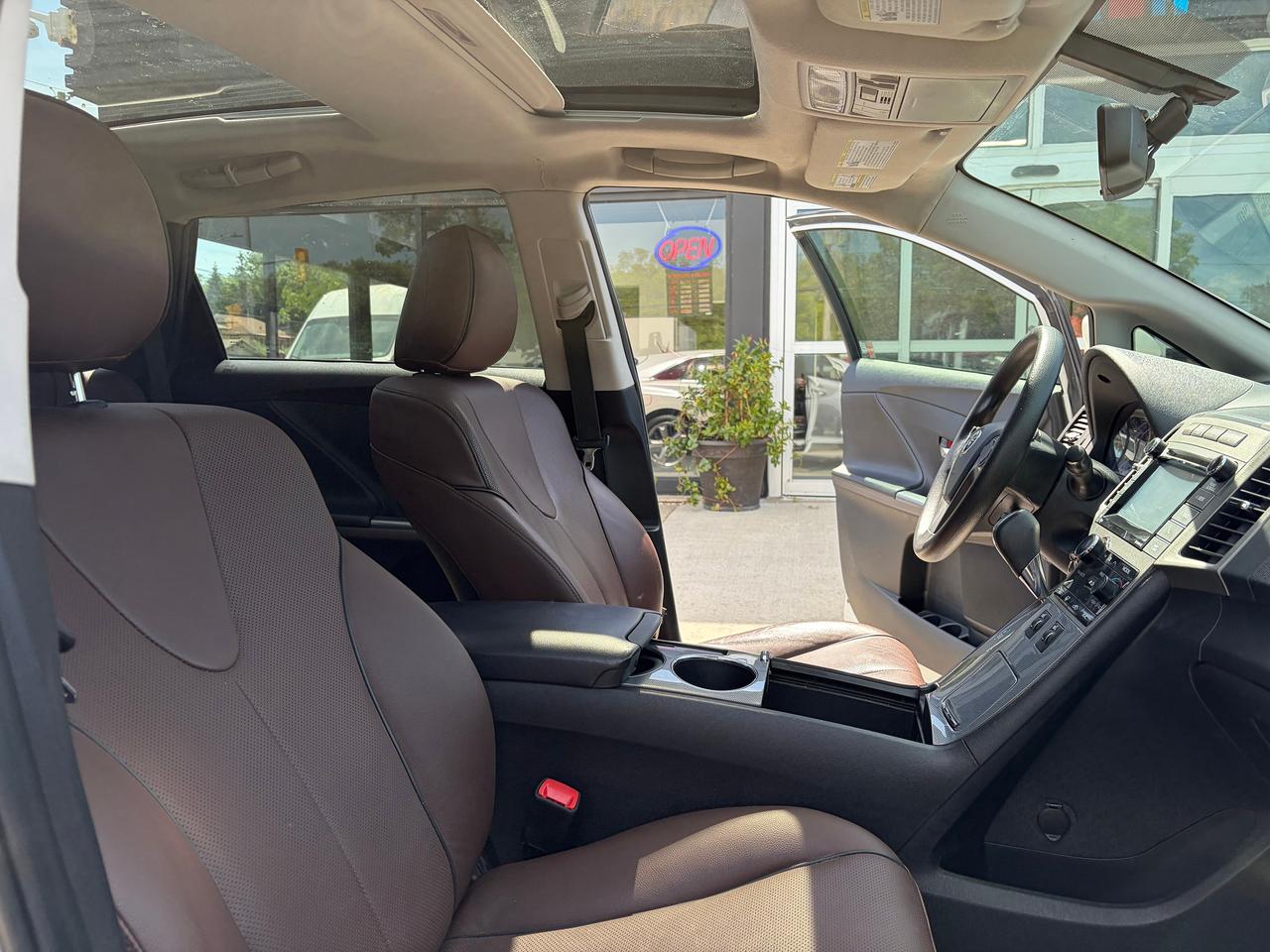 2016 Toyota Venza XLE Redwood Edition Photo