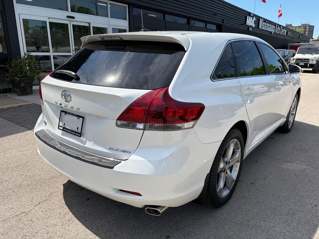 2016 Toyota Venza XLE Redwood Edition Photo