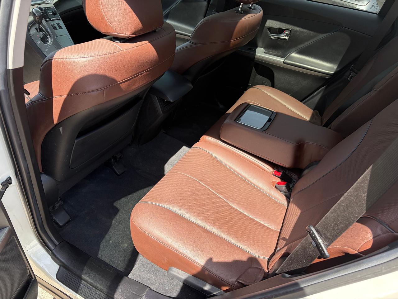 2016 Toyota Venza XLE Redwood Edition Photo