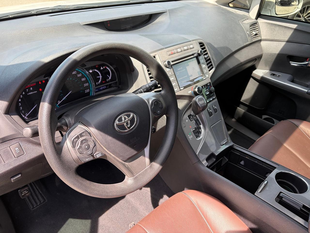 2016 Toyota Venza XLE Redwood Edition Photo