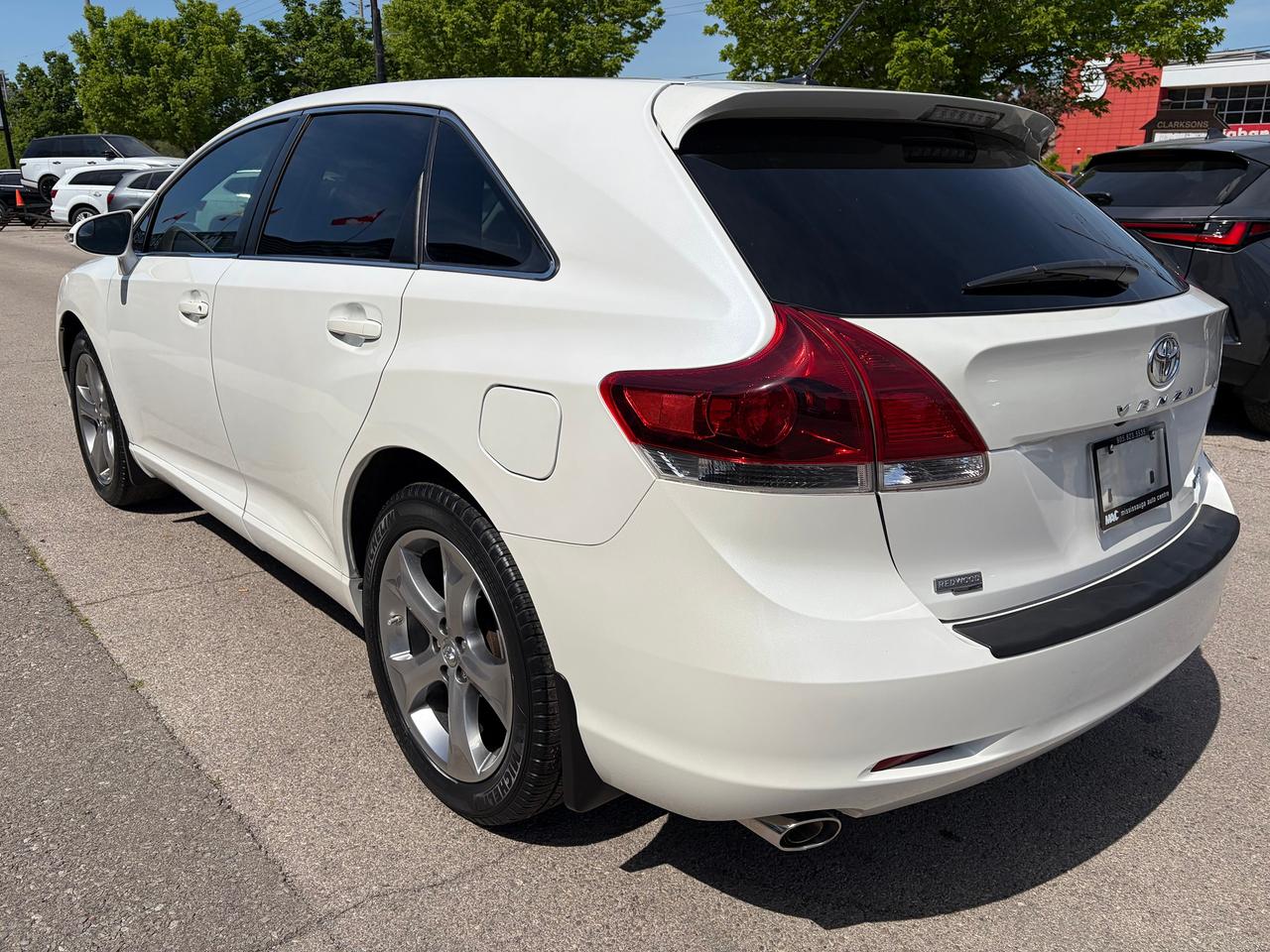 2016 Toyota Venza XLE Redwood Edition Photo