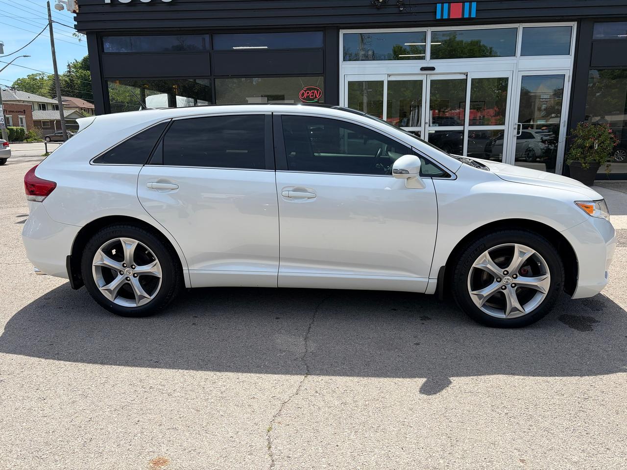 2016 Toyota Venza XLE Redwood Edition Photo
