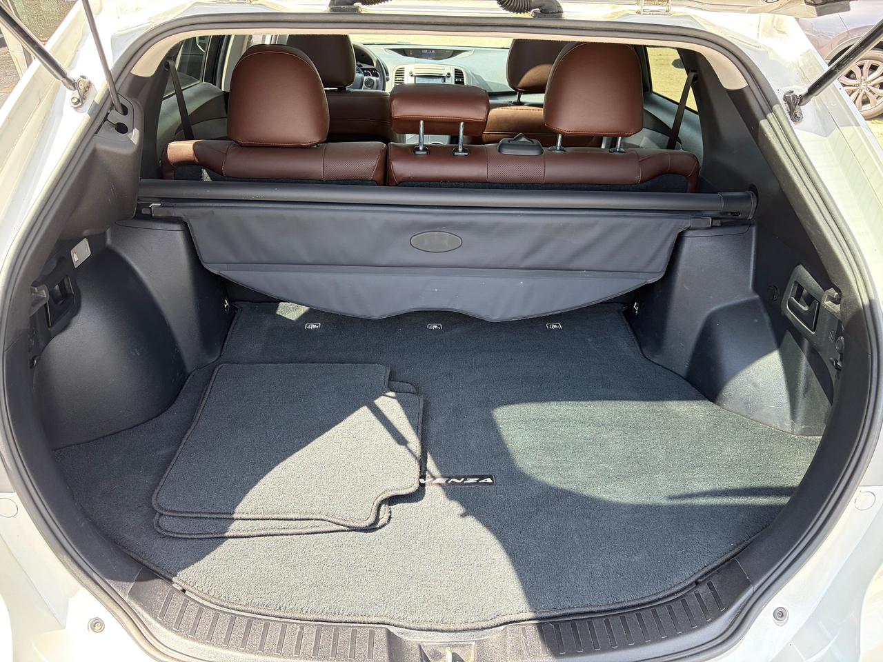 2016 Toyota Venza XLE Redwood Edition Photo