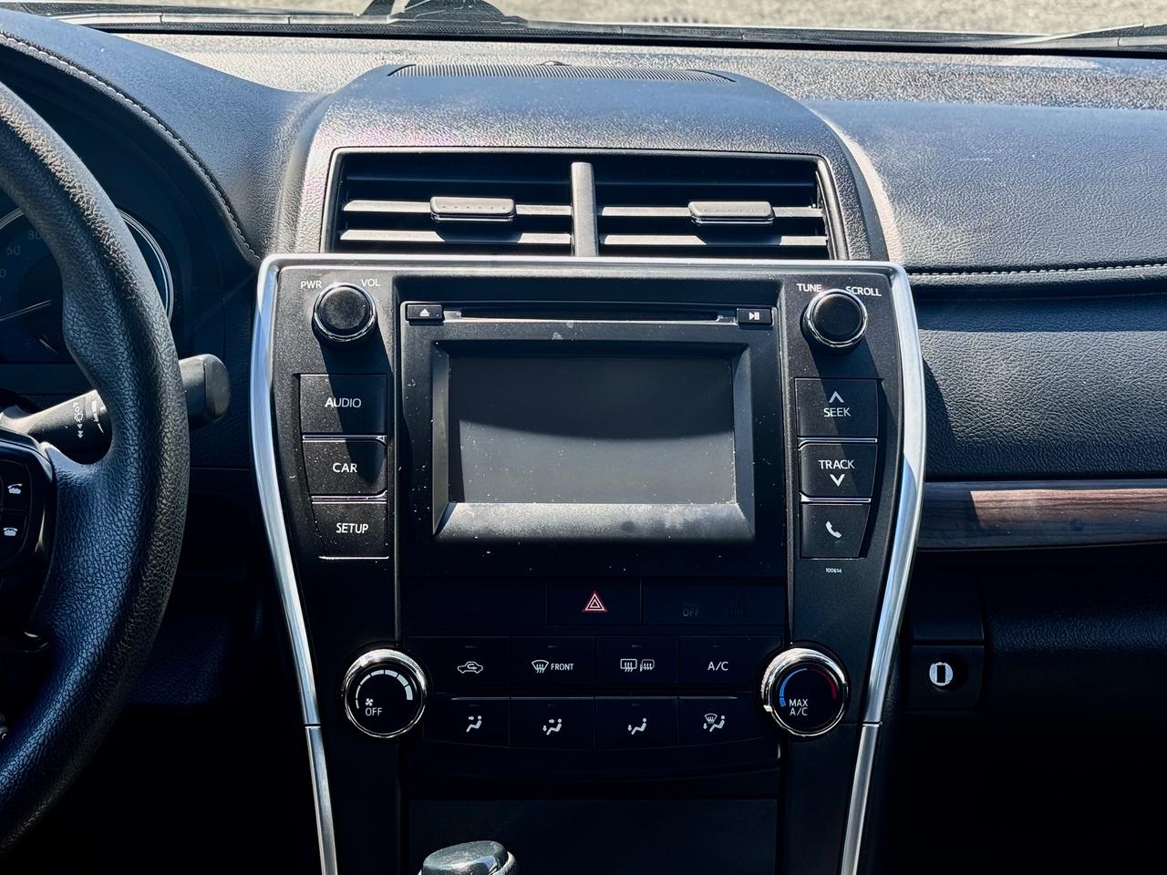 2016 Toyota Camry FINANCING AVAILABLE Photo12