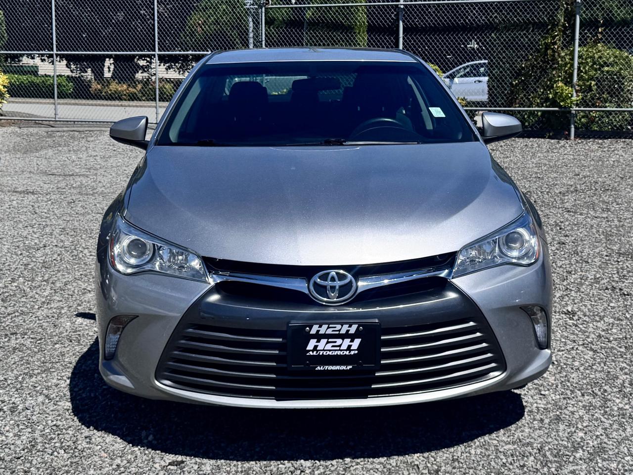 2016 Toyota Camry FINANCING AVAILABLE Photo2