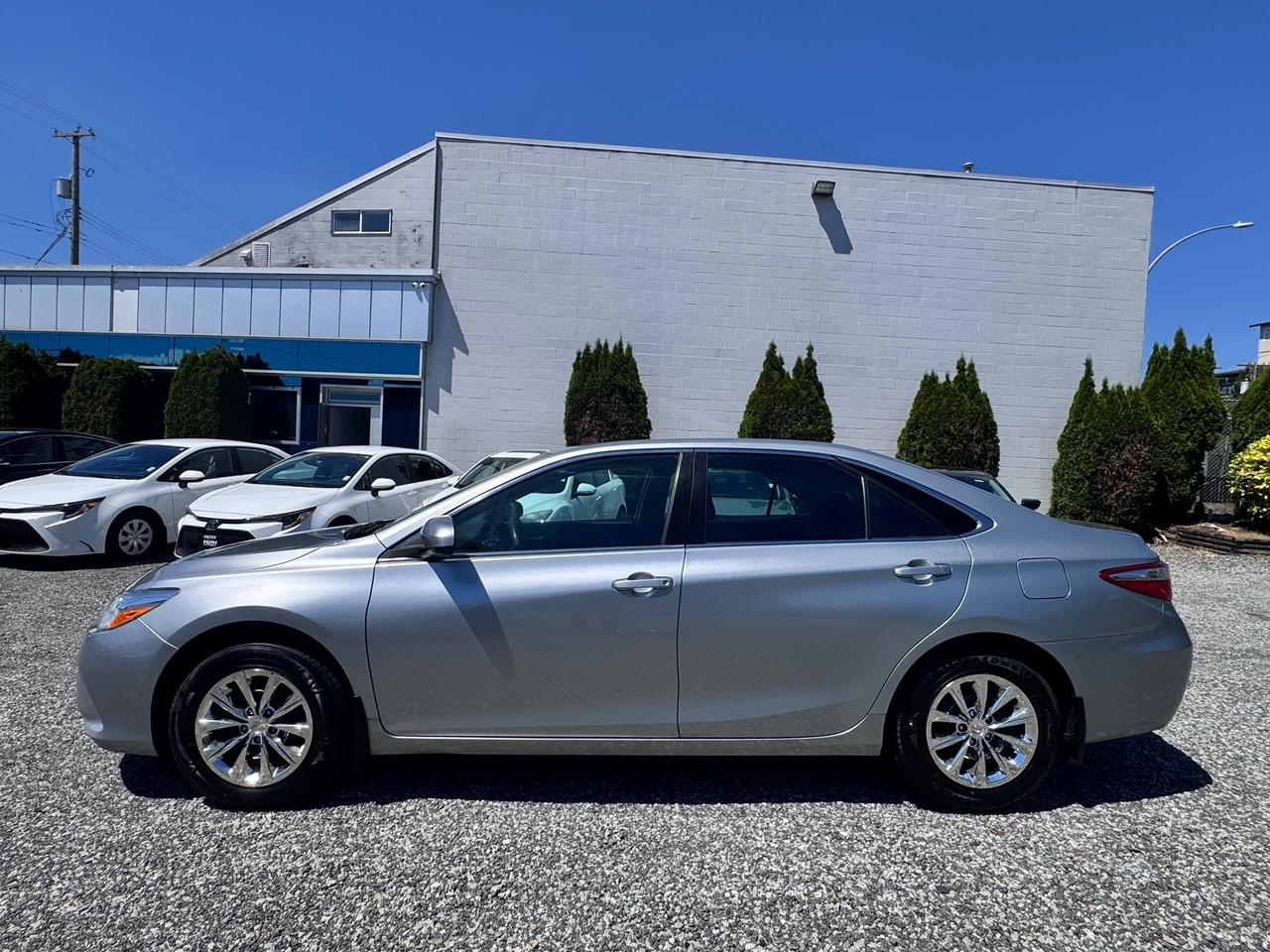 2016 Toyota Camry FINANCING AVAILABLE Photo8