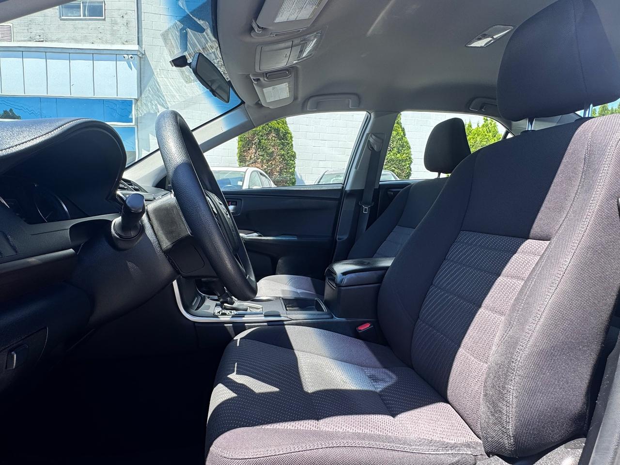 2016 Toyota Camry FINANCING AVAILABLE Photo9
