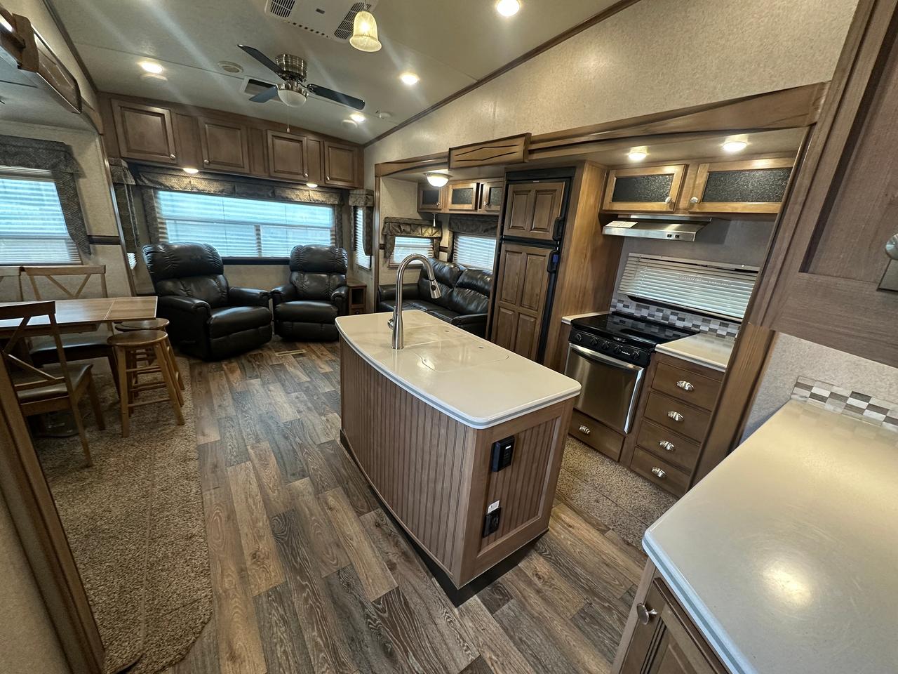 2017 Flagstaff 8528IKWS 