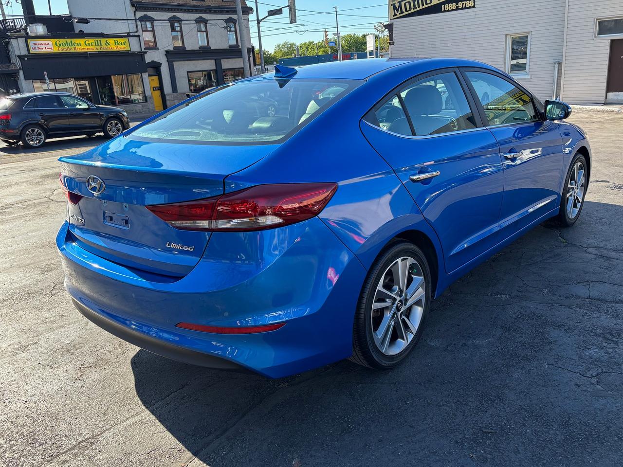 2017 Hyundai Elantra Limited Photo3