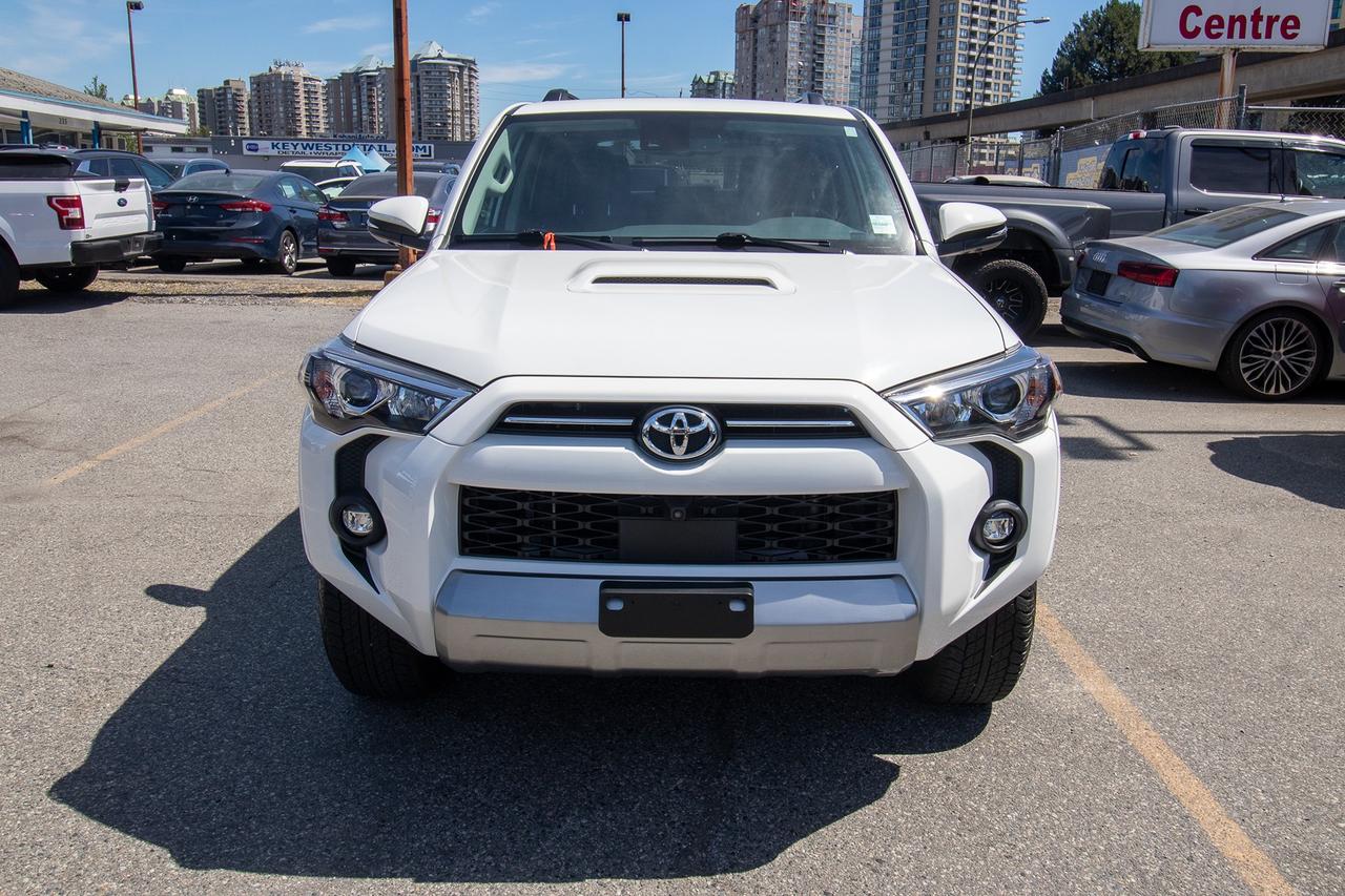 2023 Toyota 4Runner 4WD Photo2