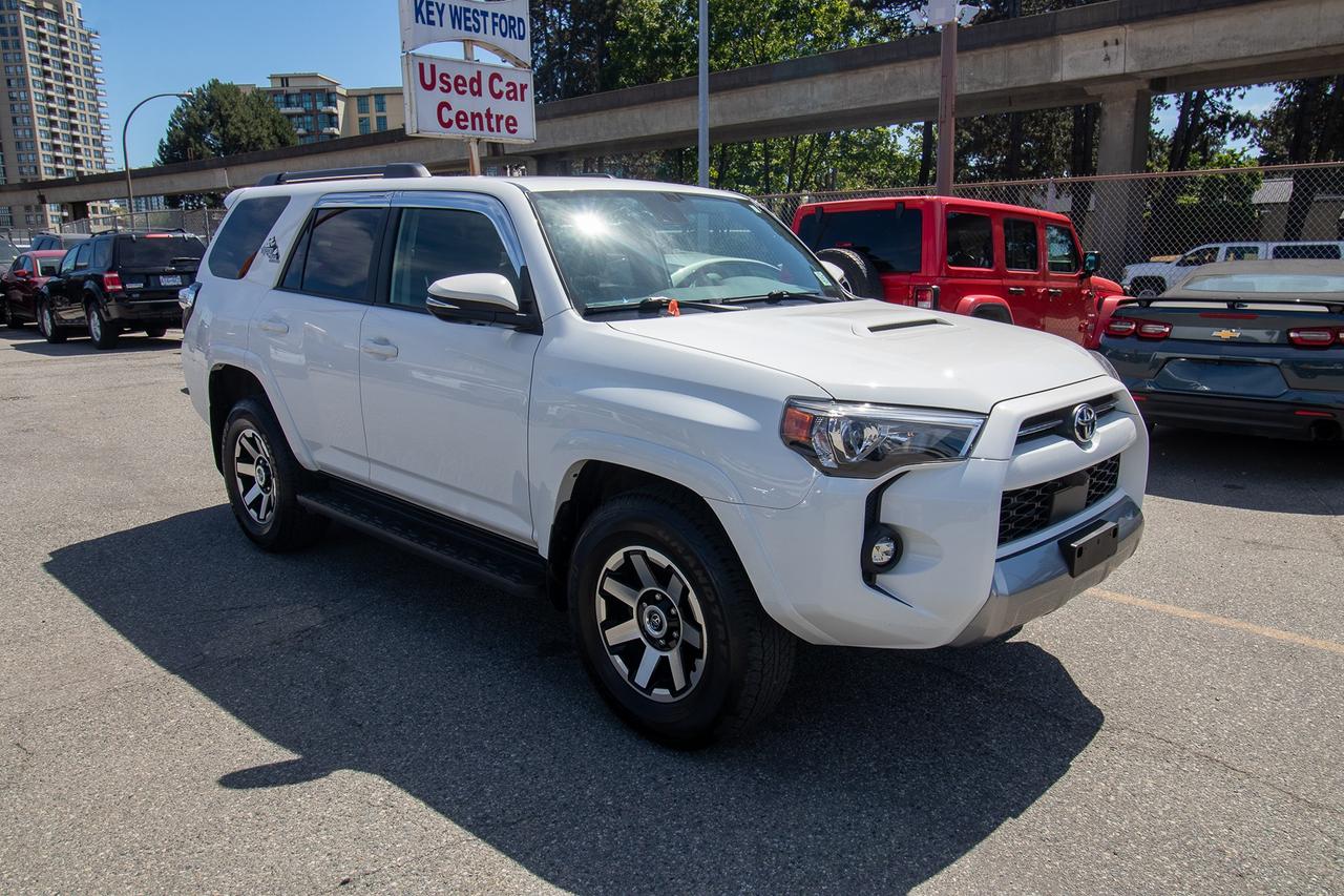 2023 Toyota 4Runner 4WD Photo3