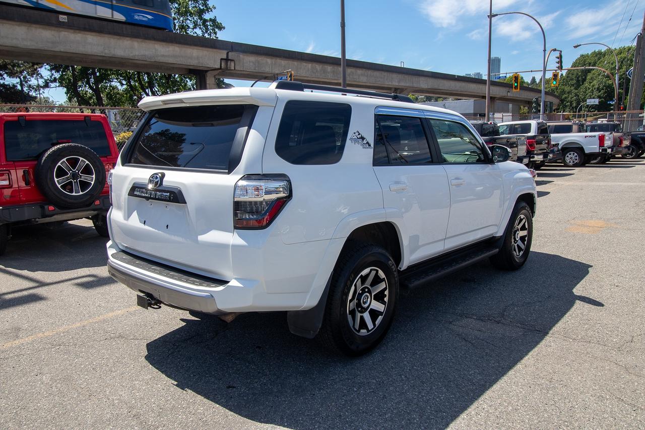 2023 Toyota 4Runner 4WD Photo4