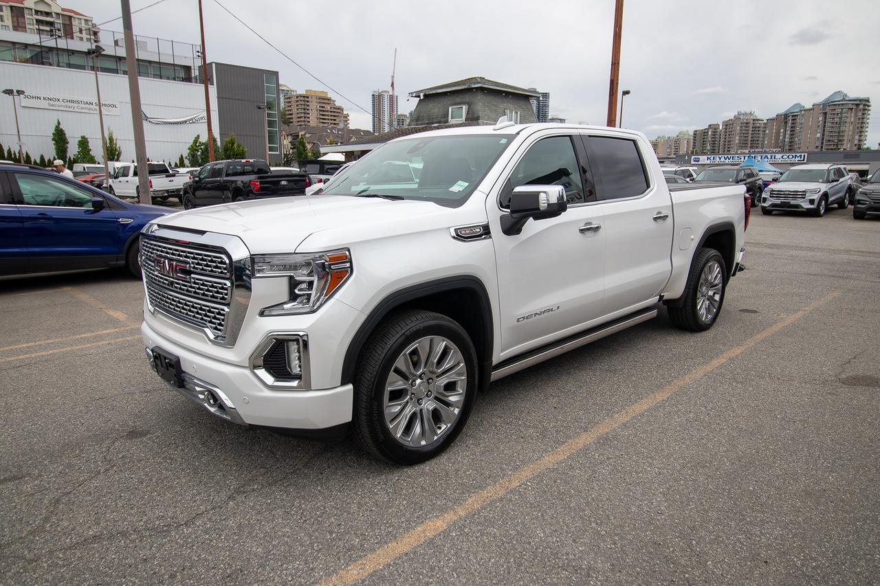 2022 GMC Sierra 4WD Crew Cab 147" Denali Photo1