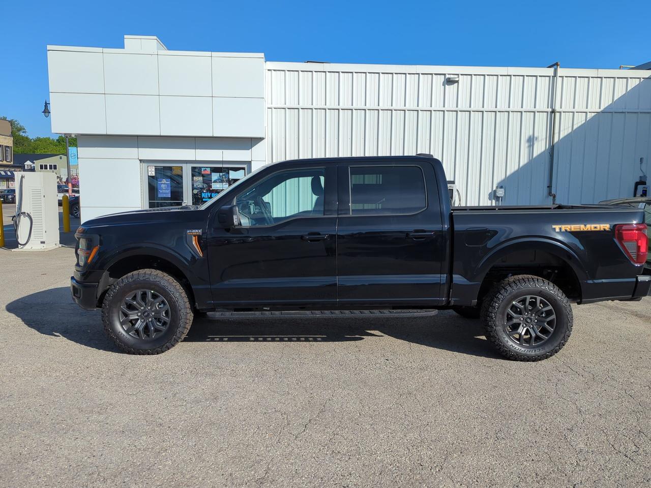 2026 Ford F-150 Tremor SuperCrew 401A 4x4 Photo2