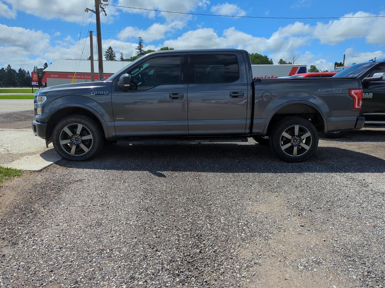 2017 Ford F-150 XLT 4WD SuperCrew 5.5' Box Photo2