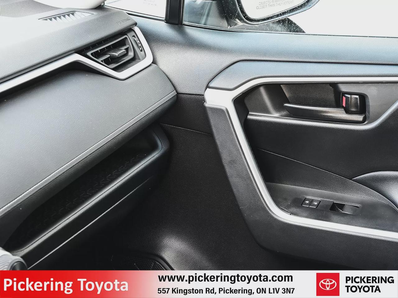 2021 Toyota RAV4 LE Photo