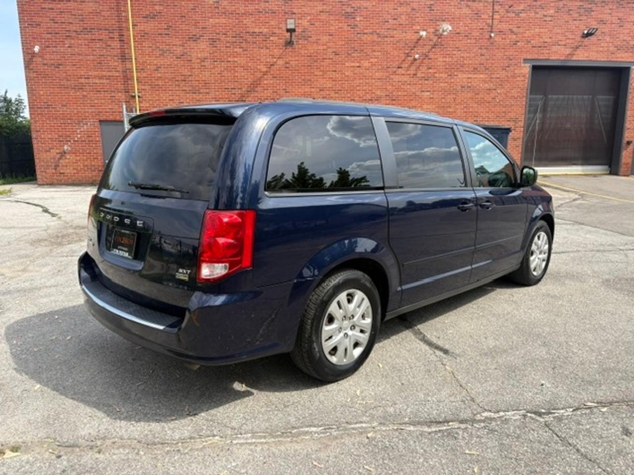 2016 Dodge Grand Caravan SXT ONLY 33,000KM-OWNER-FULL STOW N GO-CERTFIED Photo