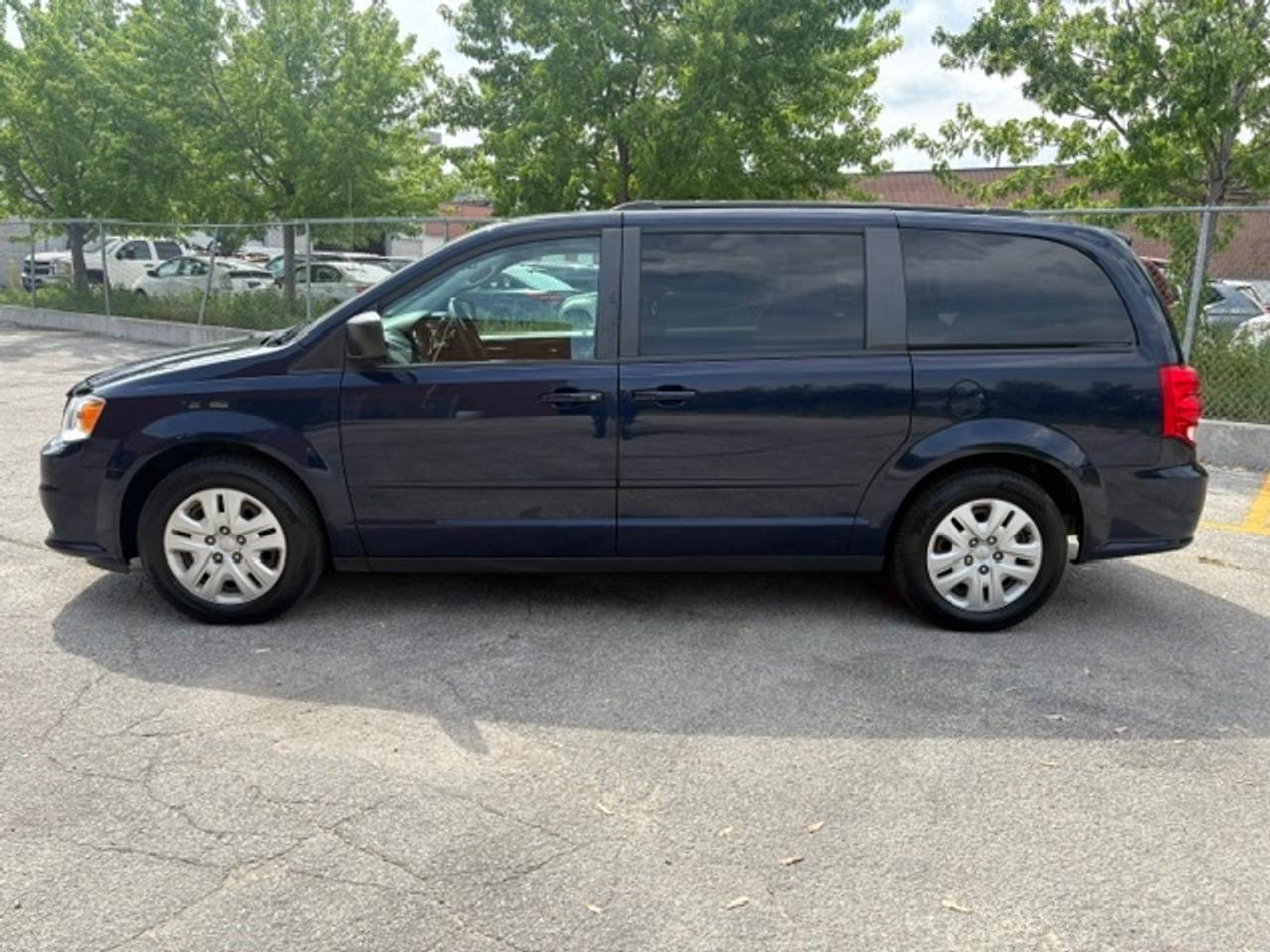2016 Dodge Grand Caravan SXT ONLY 33,000KM-OWNER-FULL STOW N GO-CERTFIED Photo