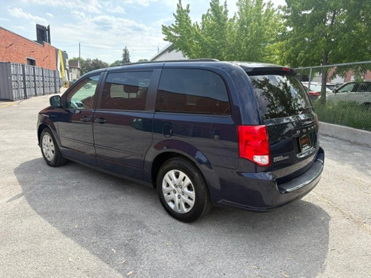 2016 Dodge Grand Caravan SXT ONLY 33,000KM-OWNER-FULL STOW N GO-CERTFIED Photo