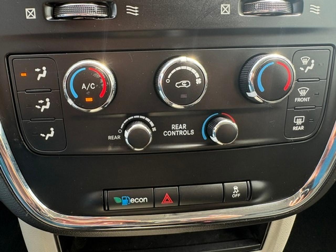 2016 Dodge Grand Caravan SXT ONLY 33,000KM-OWNER-FULL STOW N GO-CERTFIED Photo