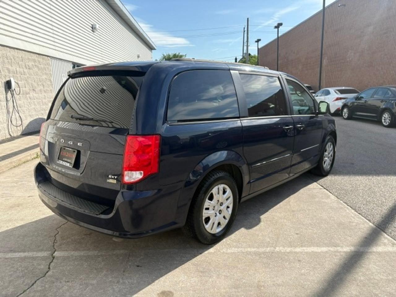 2016 Dodge Grand Caravan SXT ONLY 90KM-FULL STOW N GO-1 OWNER GOVERNMENT! Photo