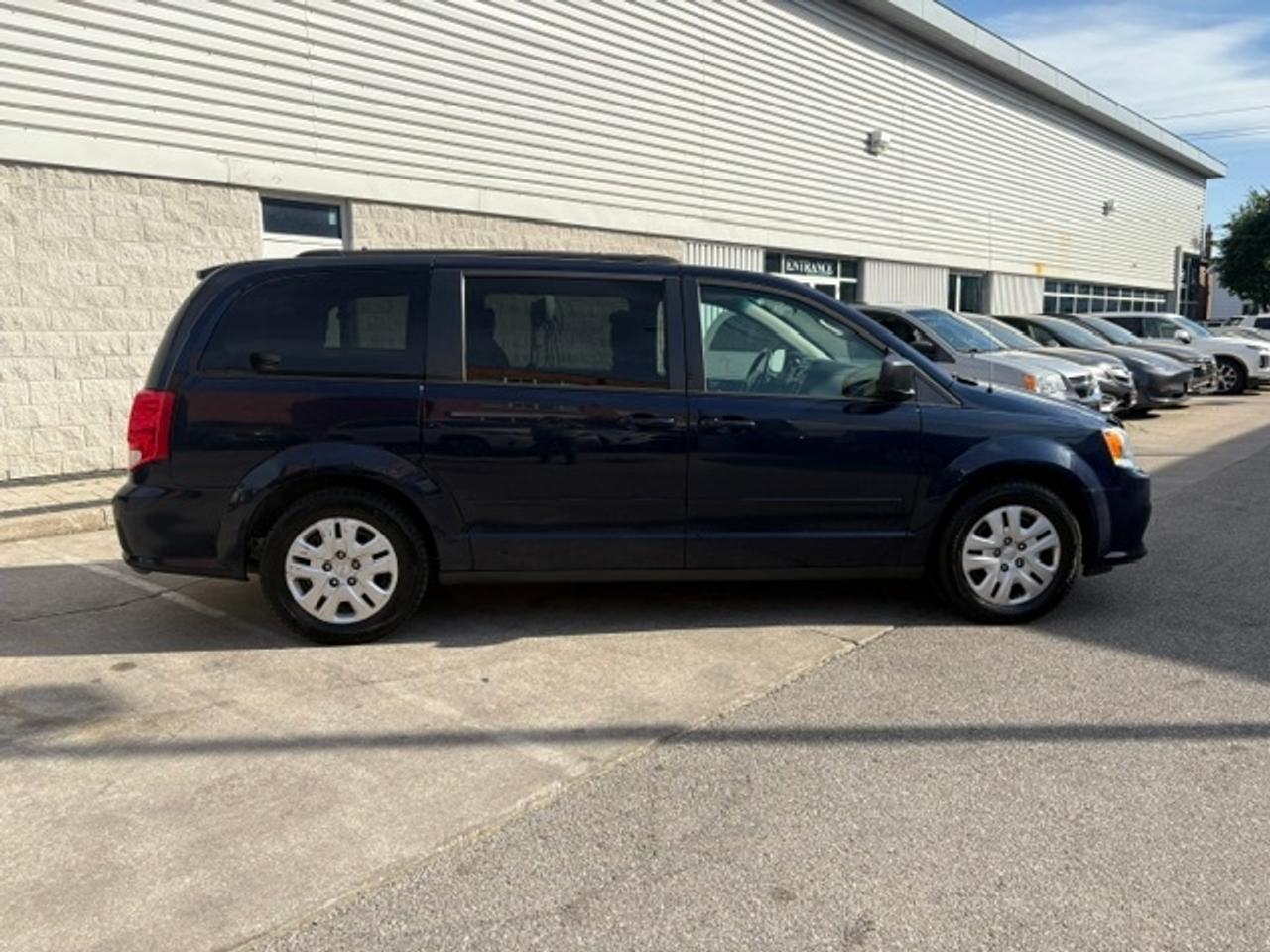 2016 Dodge Grand Caravan SXT ONLY 90KM-FULL STOW N GO-1 OWNER GOVERNMENT! Photo
