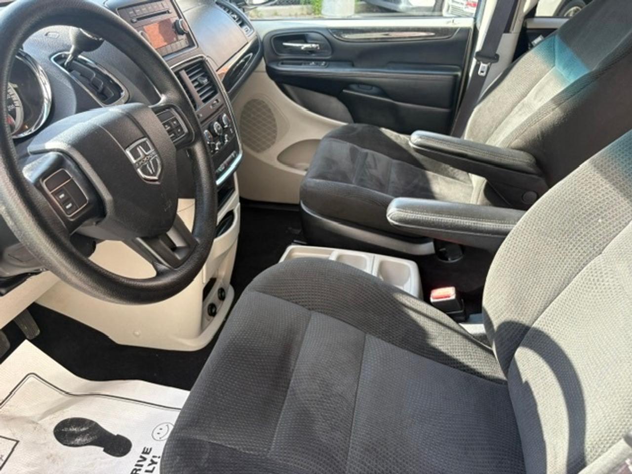 2016 Dodge Grand Caravan SXT ONLY 90KM-FULL STOW N GO-1 OWNER GOVERNMENT! Photo