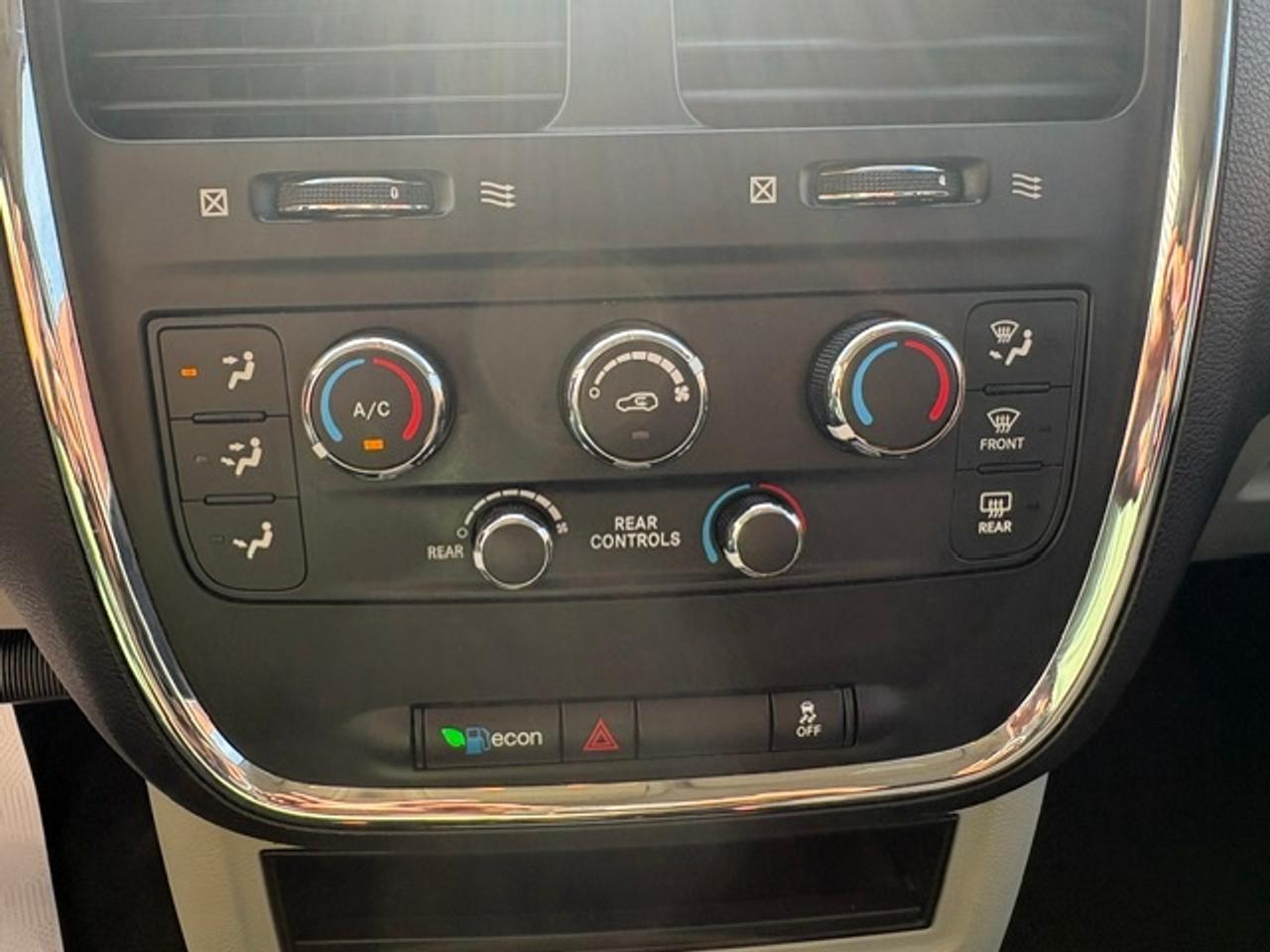 2016 Dodge Grand Caravan SXT ONLY 90KM-FULL STOW N GO-1 OWNER GOVERNMENT! Photo