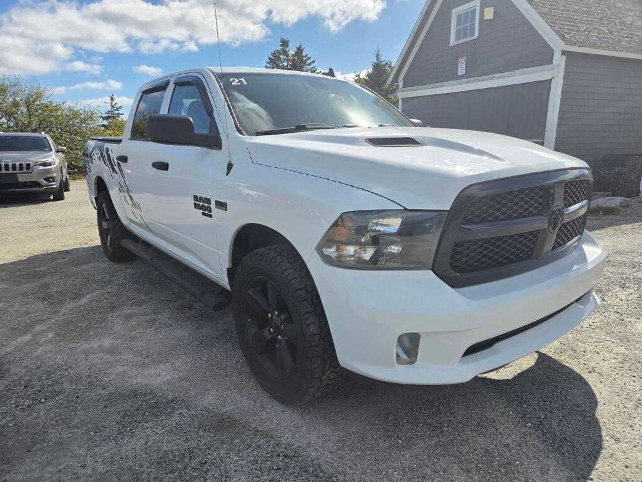 2021 RAM 1500 Classic EXPRESS Photo1