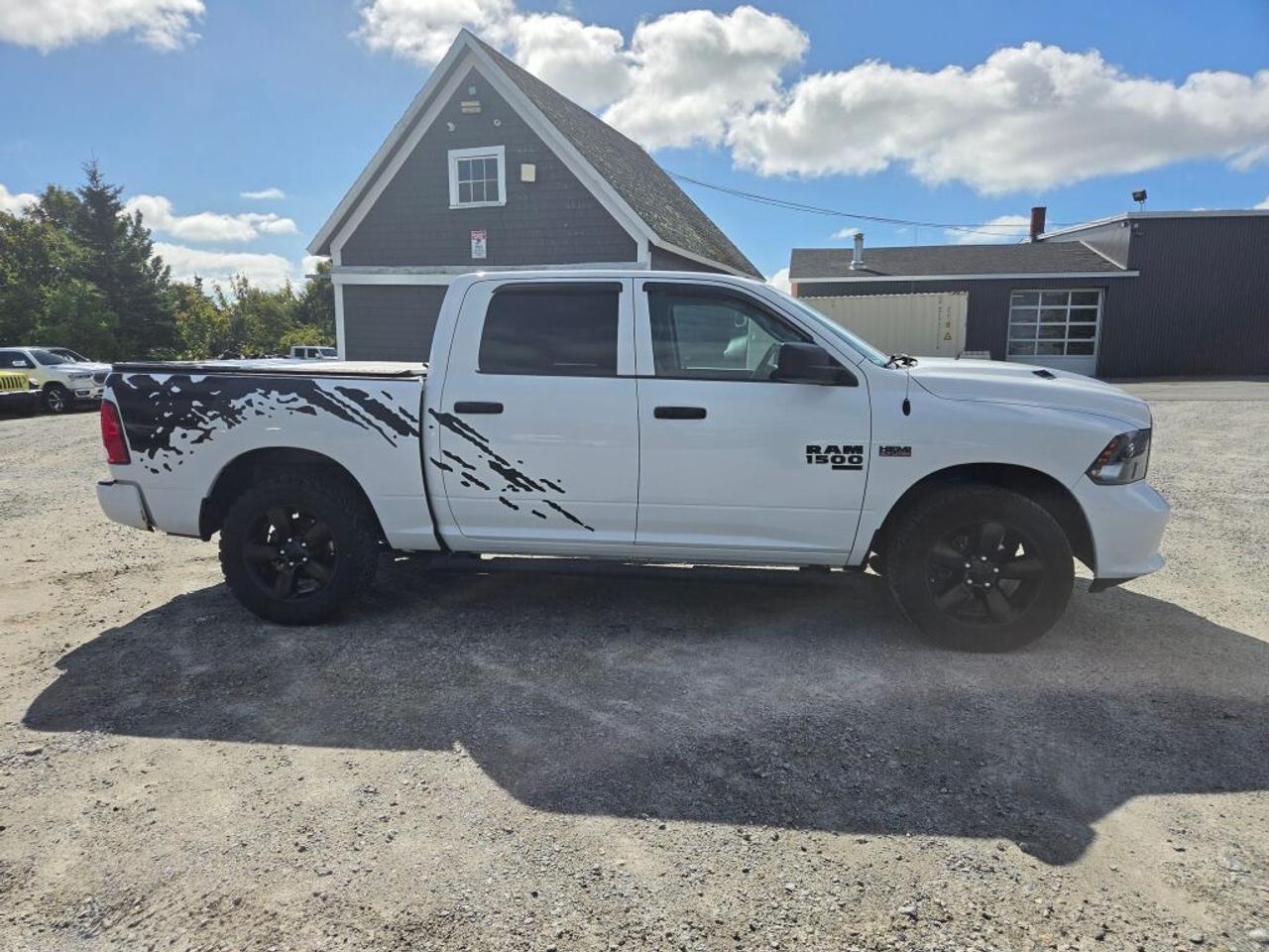 2021 RAM 1500 Classic EXPRESS Photo2