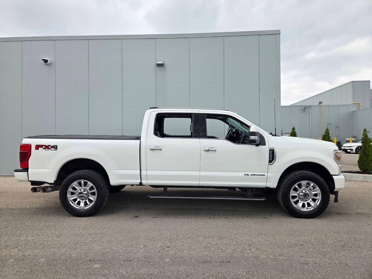 2022 Ford F-350 Super Duty SRW LIMITED 4WD Crew Cab 6.75' Box Photo