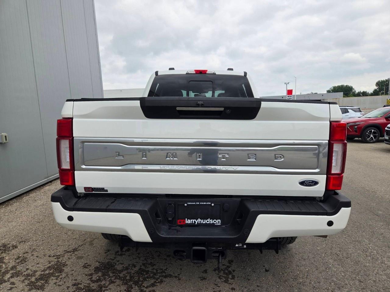 2022 Ford F-350 Super Duty SRW LIMITED 4WD Crew Cab 6.75' Box Photo