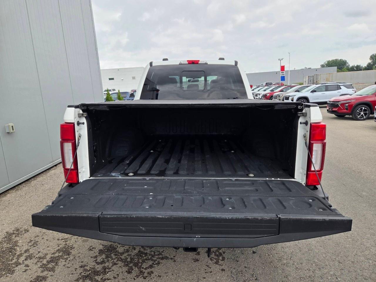 2022 Ford F-350 Super Duty SRW LIMITED 4WD Crew Cab 6.75' Box Photo