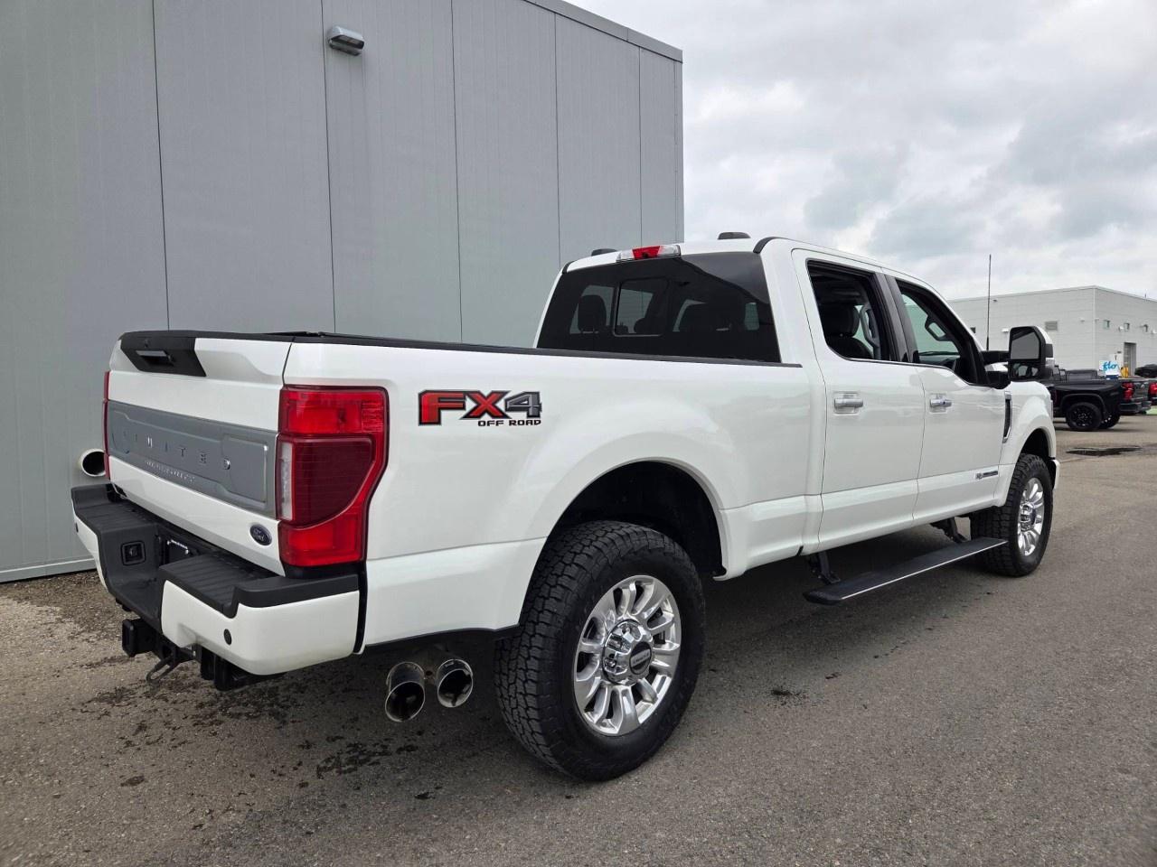 2022 Ford F-350 Super Duty SRW LIMITED 4WD Crew Cab 6.75' Box Photo