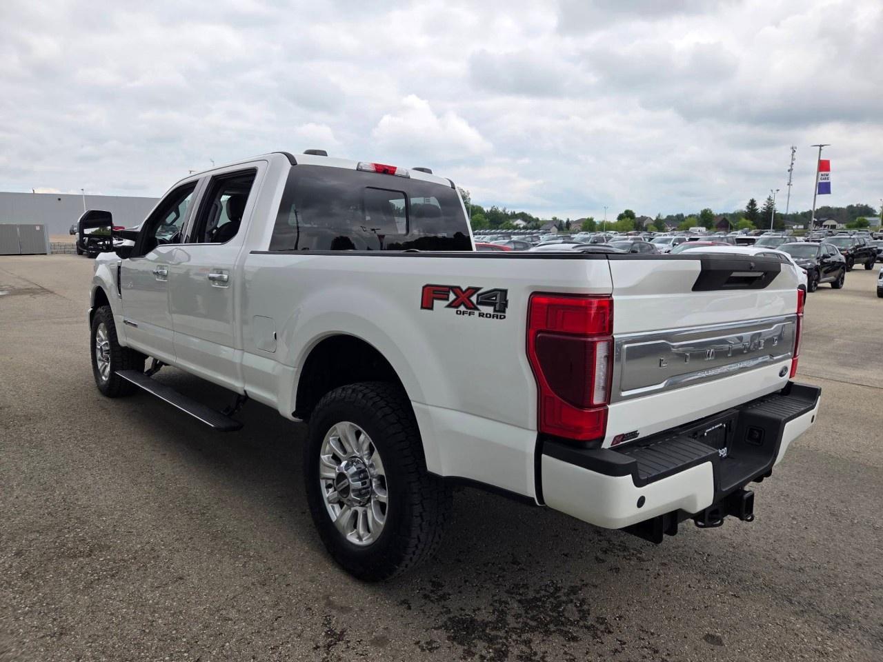 2022 Ford F-350 Super Duty SRW LIMITED 4WD Crew Cab 6.75' Box Photo