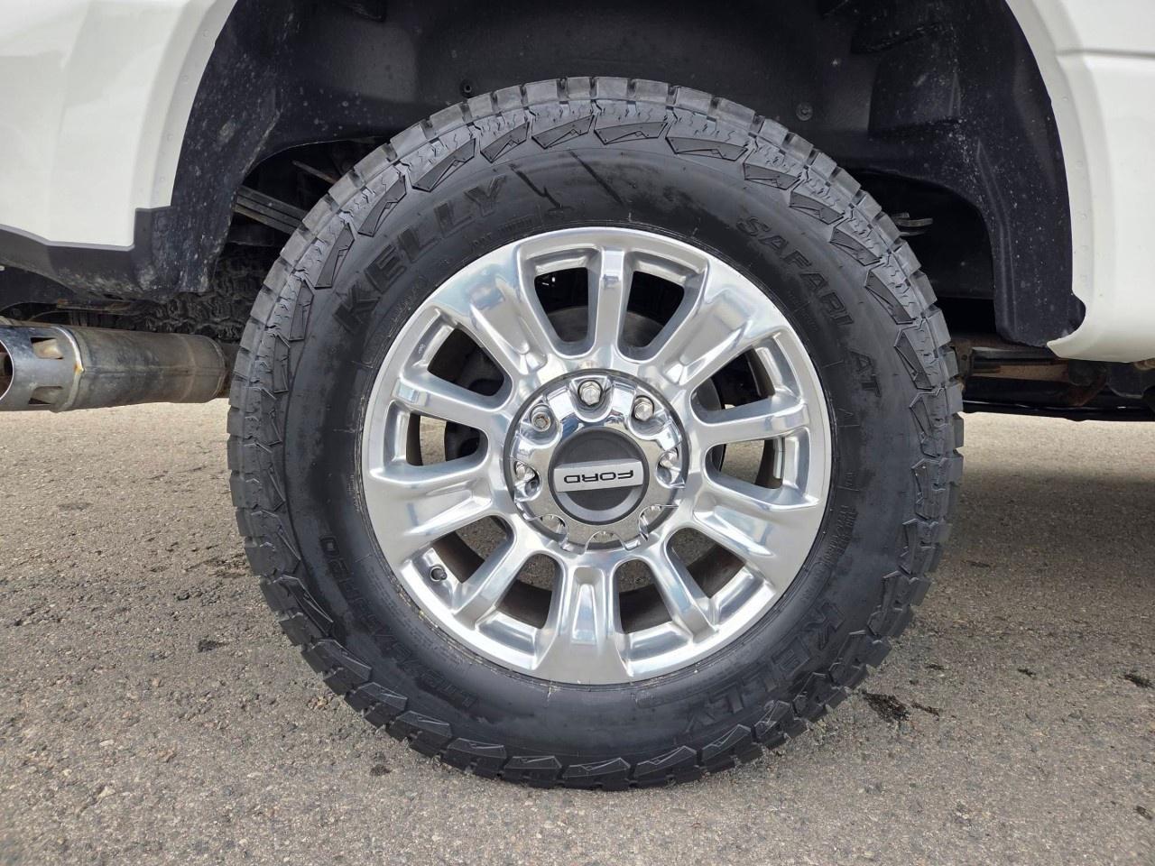 2022 Ford F-350 Super Duty SRW LIMITED 4WD Crew Cab 6.75' Box Photo
