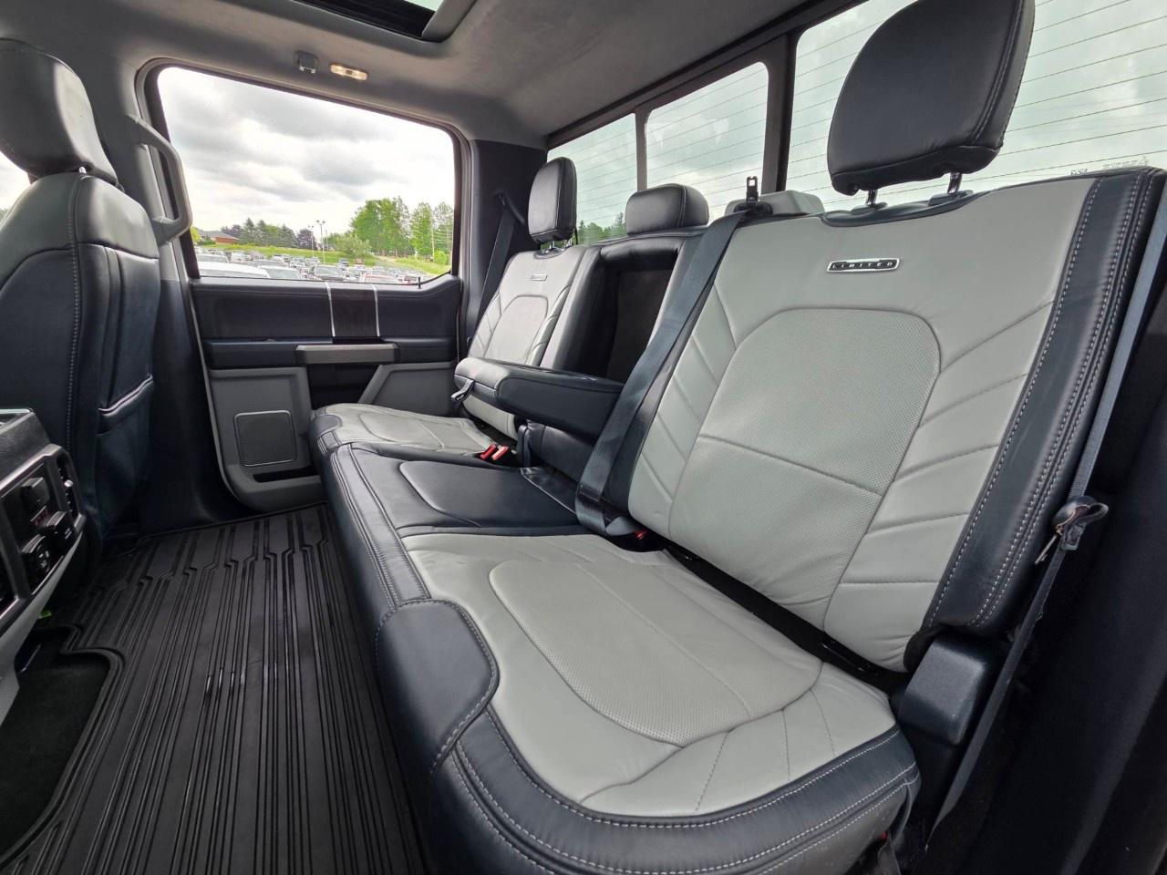 2022 Ford F-350 Super Duty SRW LIMITED 4WD Crew Cab 6.75' Box Photo